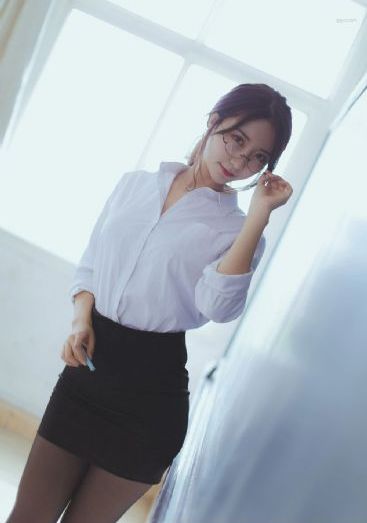 她在丈夫面被耍了中文2_BD国语高清在线观看